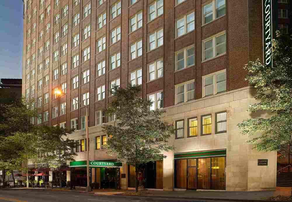Courtyard By Marriott Downtown Hotel