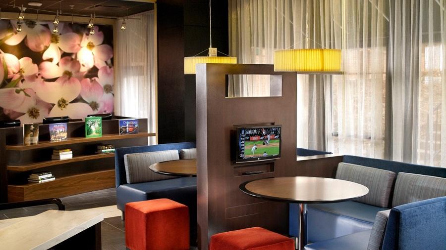 Courtyard By Marriott Downtown Hotel