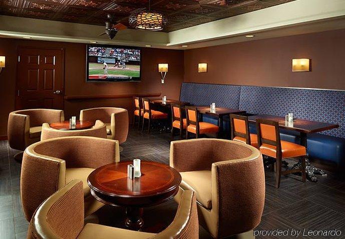 Courtyard By Marriott Downtown Hotel