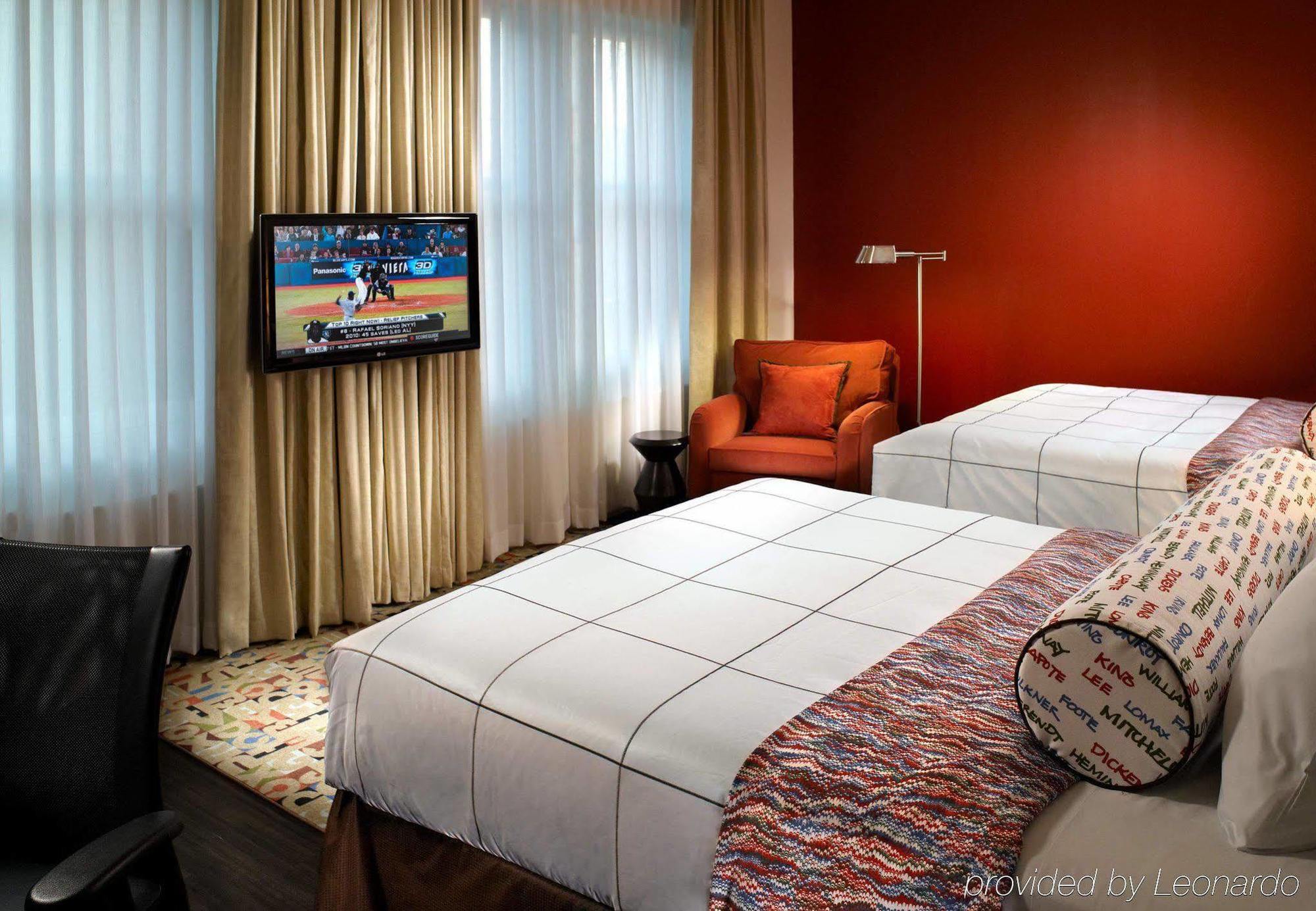 Courtyard By Marriott Downtown Hotel