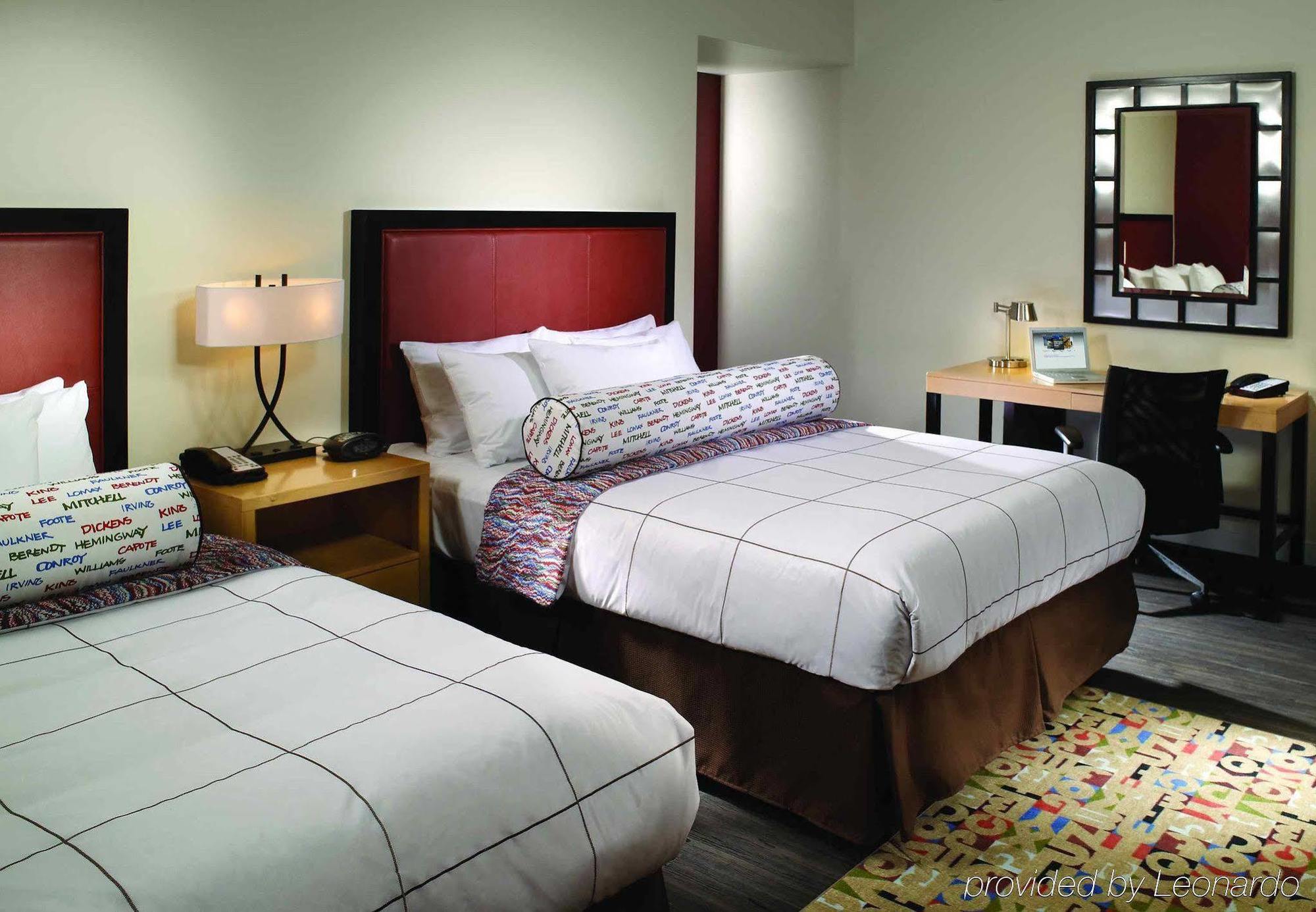 Courtyard By Marriott Downtown Hotel