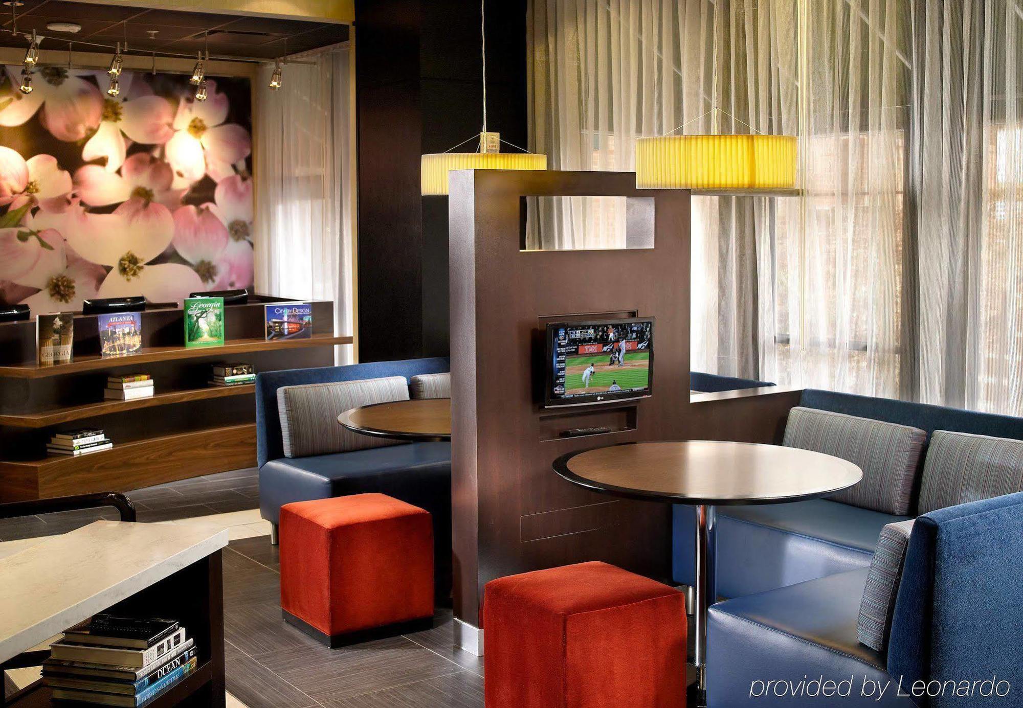 Courtyard By Marriott Downtown Hotel