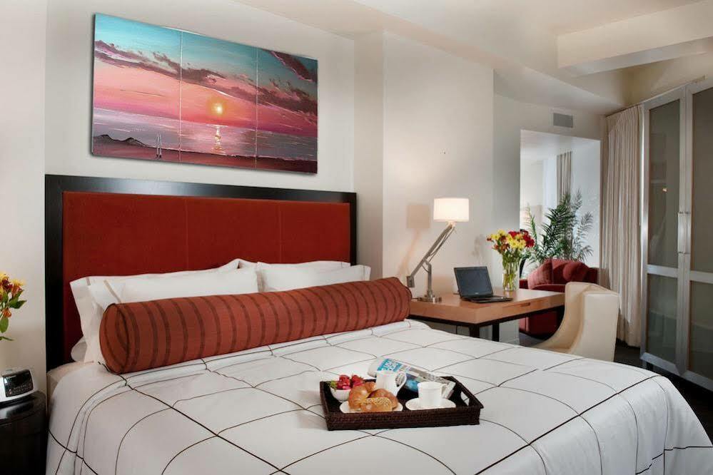 Courtyard By Marriott Downtown Hotel